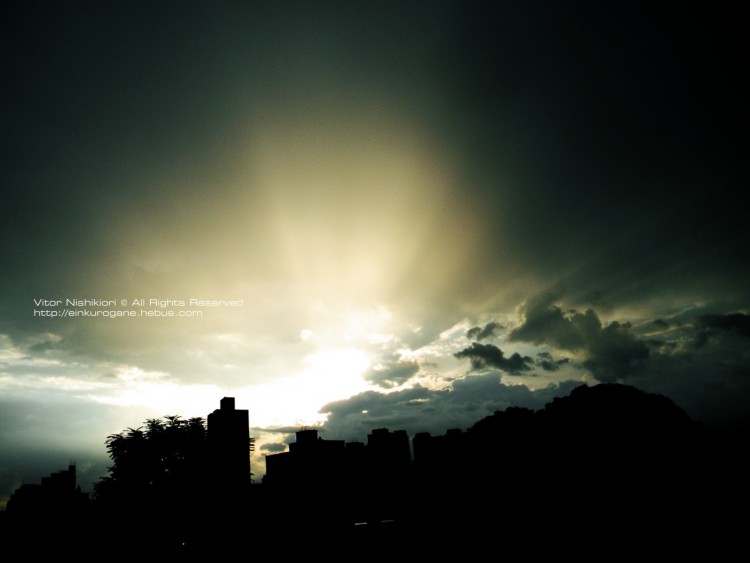 Fonds d'cran Nature Ciel - Nuages Lightning behind the clouds