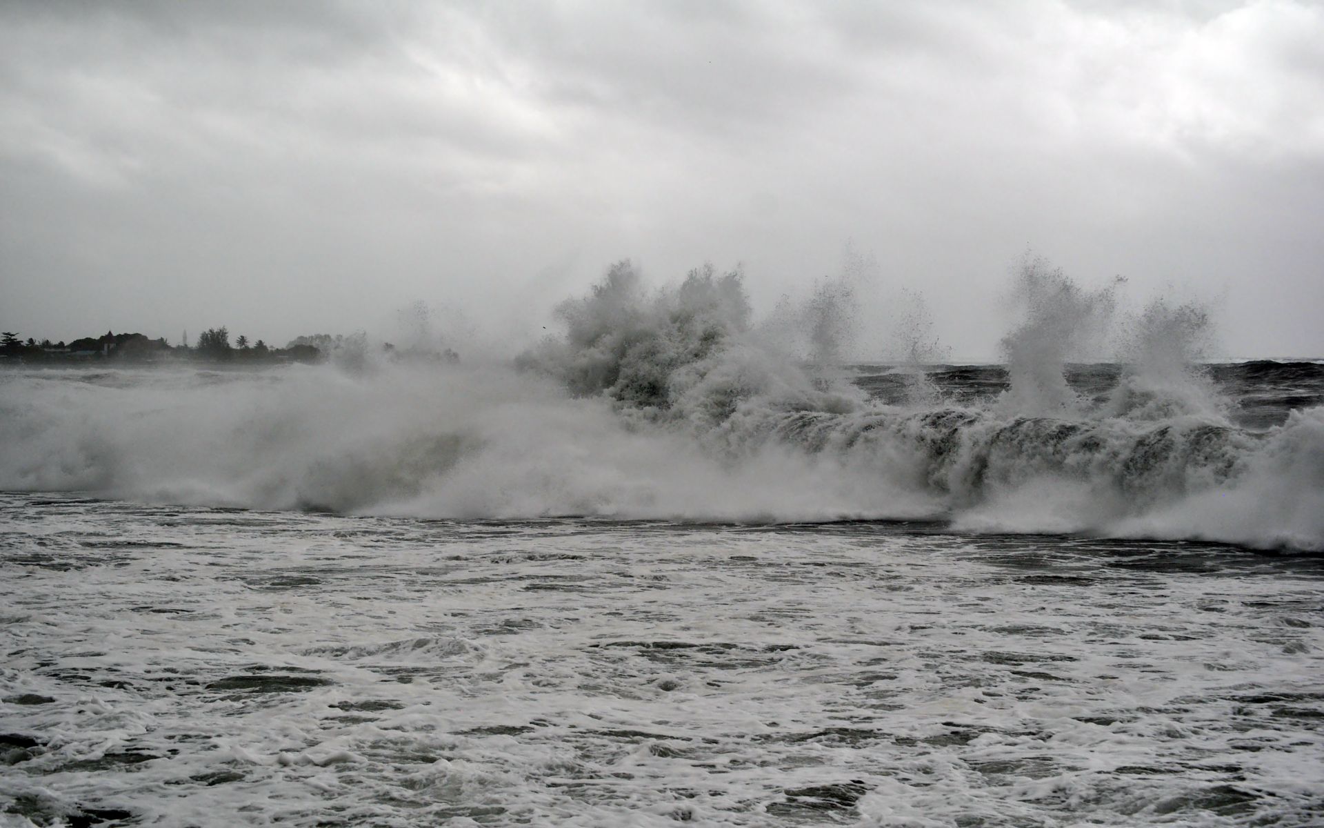 Fonds d'cran Nature Cyclones - Tornades Les vagues d'OLI