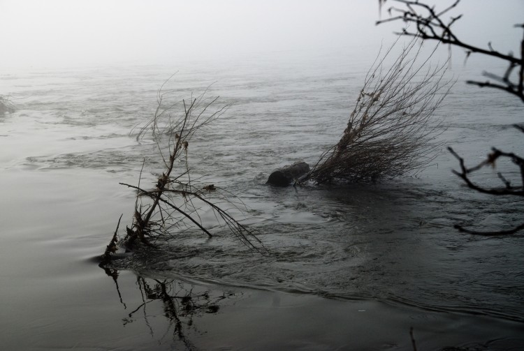 Fonds d'cran Nature Fleuves - Rivires - Torrents Eau glissant