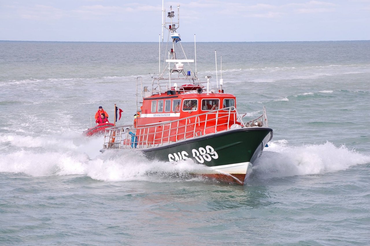 Fonds d'cran Bateaux Bateaux  moteur Bateau de sauvetage de la ville de Fecamp