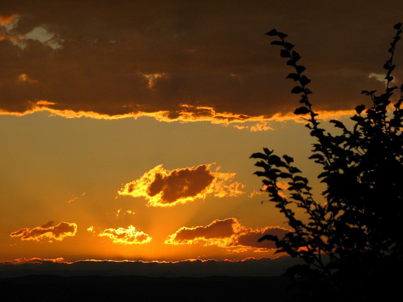 Wallpapers Nature Sunsets and sunrises coucher de soleil sur les Monts d' Ardche