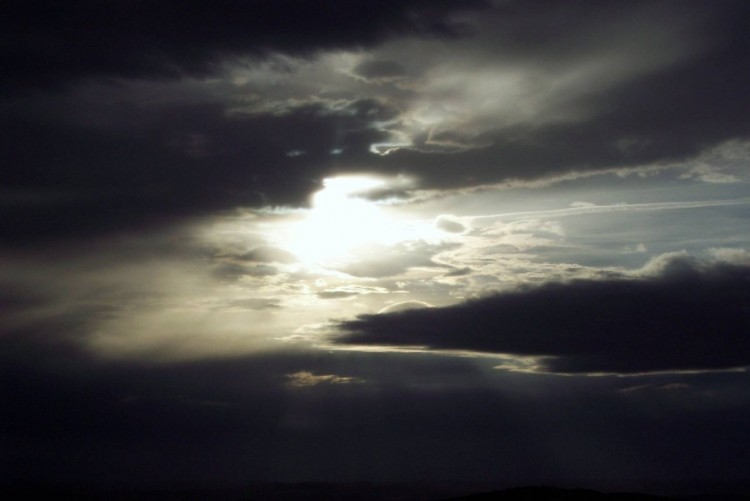 Fonds d'cran Nature Ciel - Nuages A travers les nuages