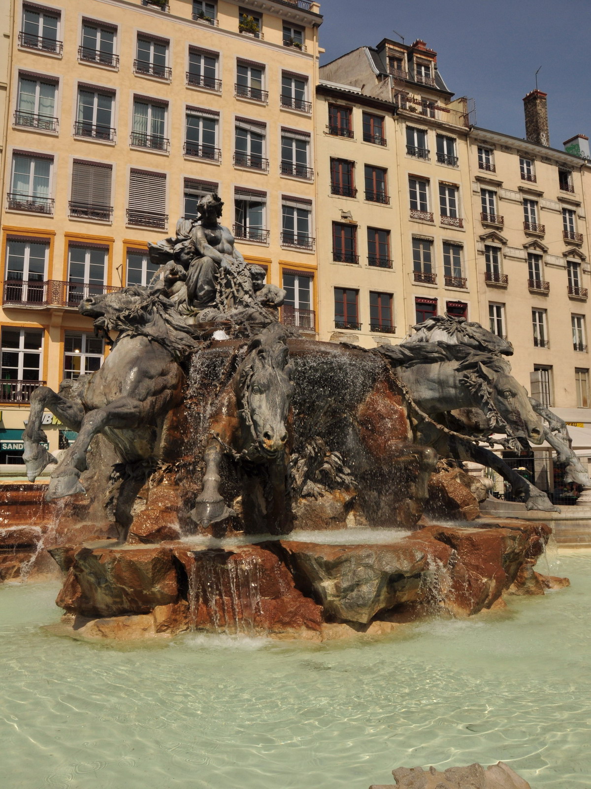 Fonds d'cran Constructions et architecture Fontaines - Jets d'eau lyon terreaux