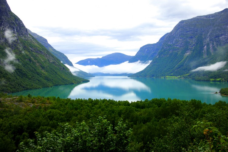 Fonds d'cran Voyages : Europe Norvge Lac glaciaire en Norvge
