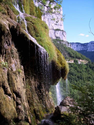 Wallpapers Nature Waterfalls Vers les grottes de Choranches