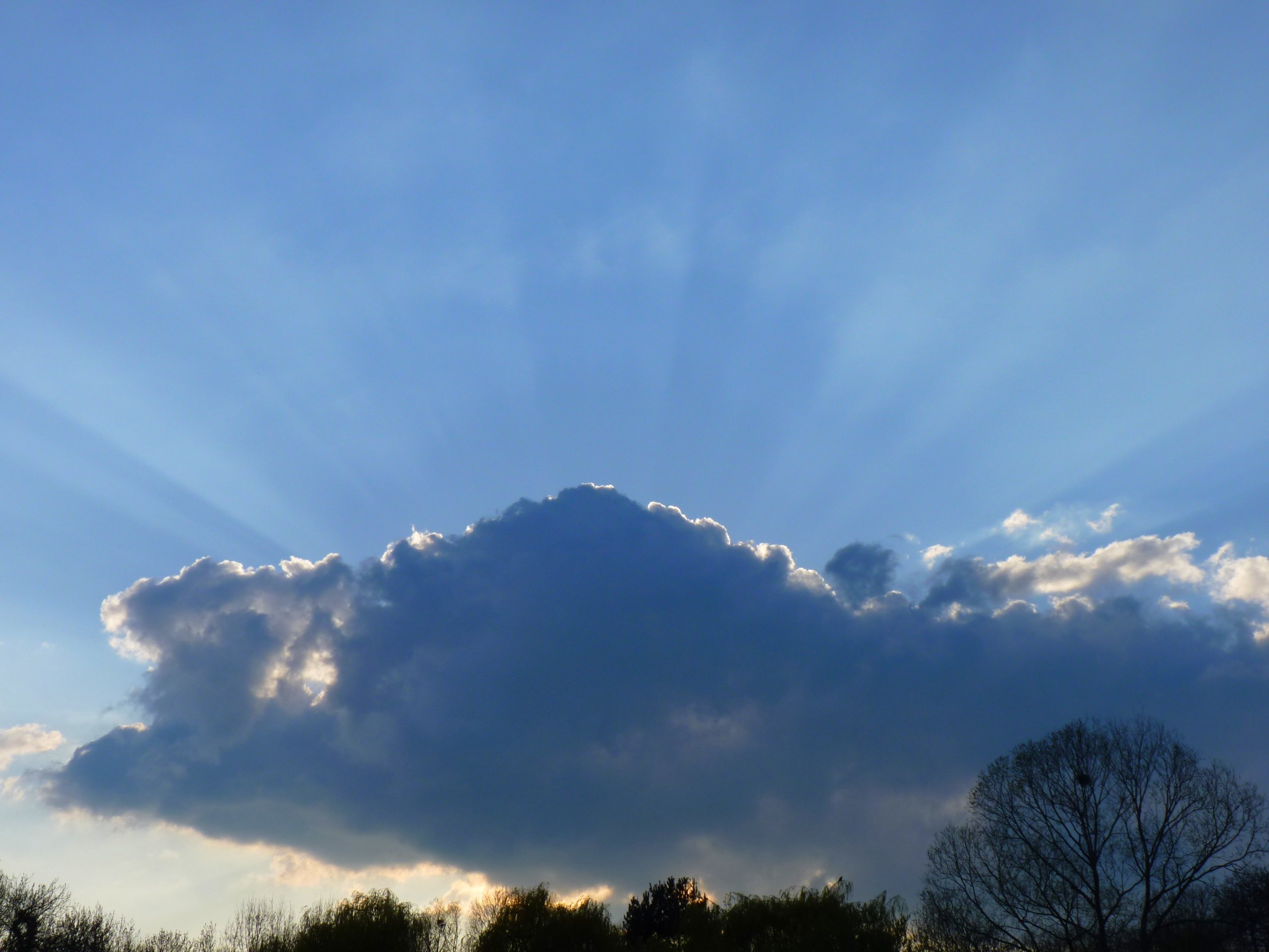 Fonds d'cran Nature Ciel - Nuages Petit soleil cacher 