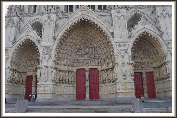 Fonds d'cran Constructions et architecture Edifices Religieux Amiens (80) Le parvis de la Cathdrale