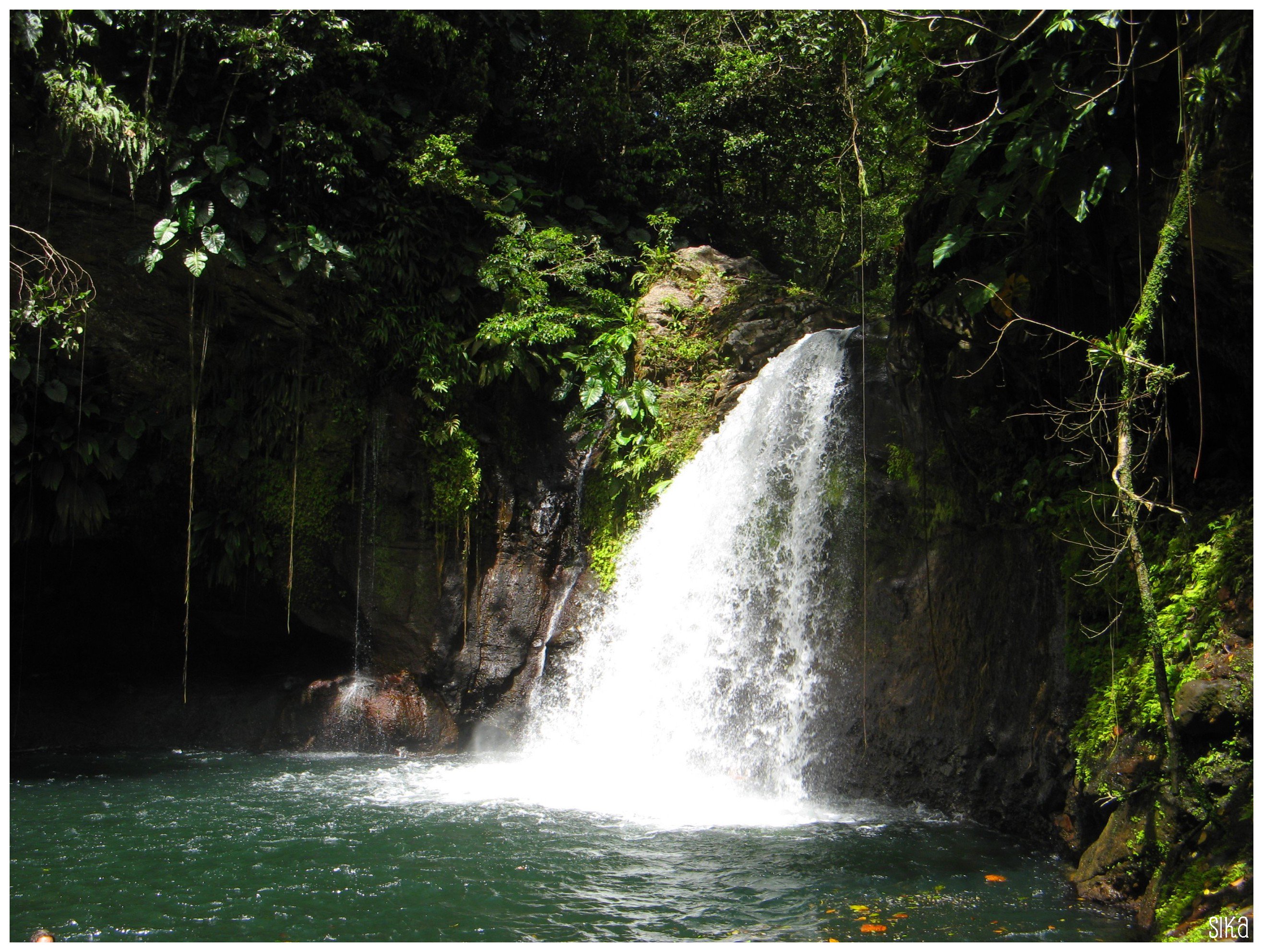 Fonds d'cran Nature Cascades - Chutes Saut de la lzarde