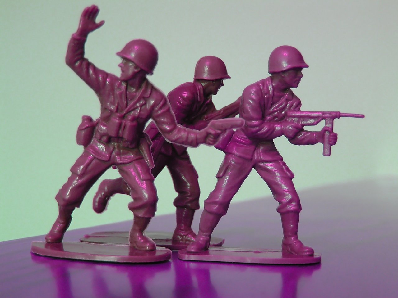 Fonds d'cran Objets Loisirs - Jeux 3 Soldats roses