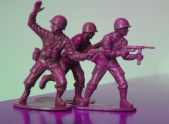 Fonds d'cran Objets 3 Soldats roses