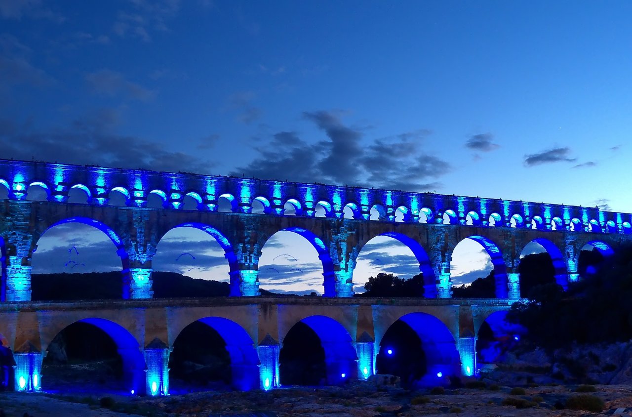 Wallpapers Trips : Europ France > Languedoc-Roussillon Le groupe F au Pont du gard (30)