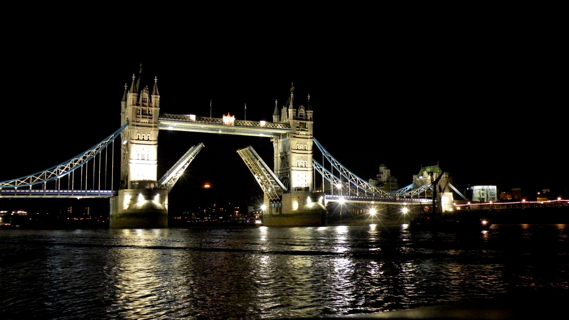 Fonds d'cran Voyages : Europe Grande-Bretagne > Londres London by night...