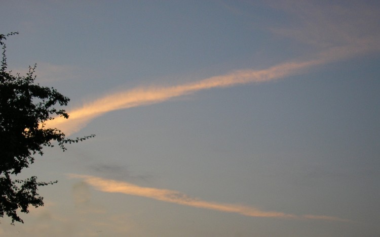 Fonds d'cran Nature Ciel - Nuages lueur au petit matin