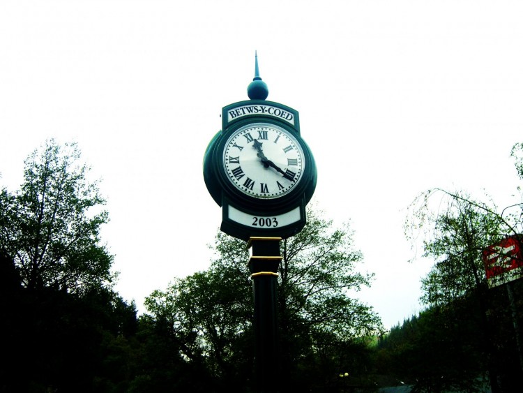 Fonds d'cran Constructions et architecture Rues - Ruelles horloge 