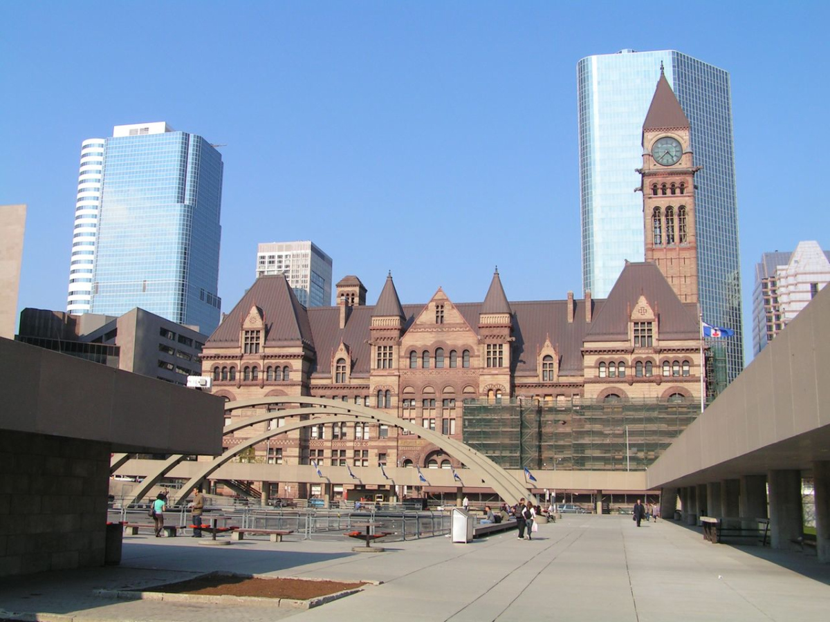 Fonds d'cran Voyages : Amrique du nord Canada Old City Hall viewed from Nathan Phillips Square