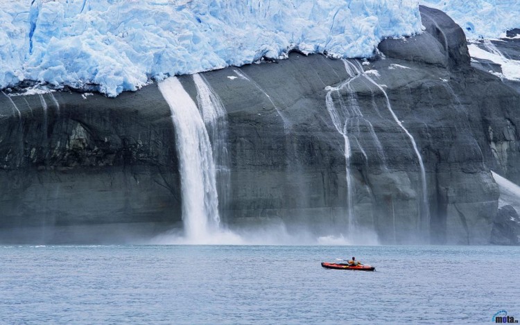 Fonds d'cran Nature Cascades - Chutes Icy Bay,Alaska