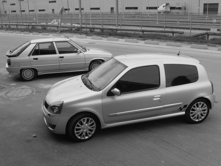 Fonds d'cran Voitures Renault Renault 11Turbo versus Clio RS