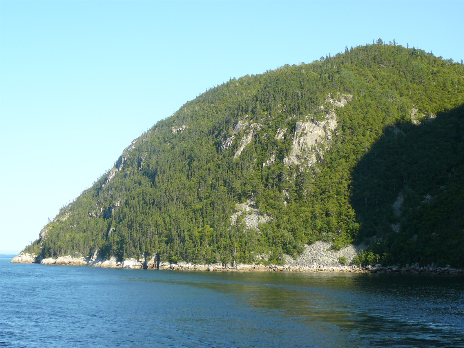 Fonds d'cran Nature Montagnes Montagne du Fjord du Saguenay, Fleuve St-Laurent. Ombre