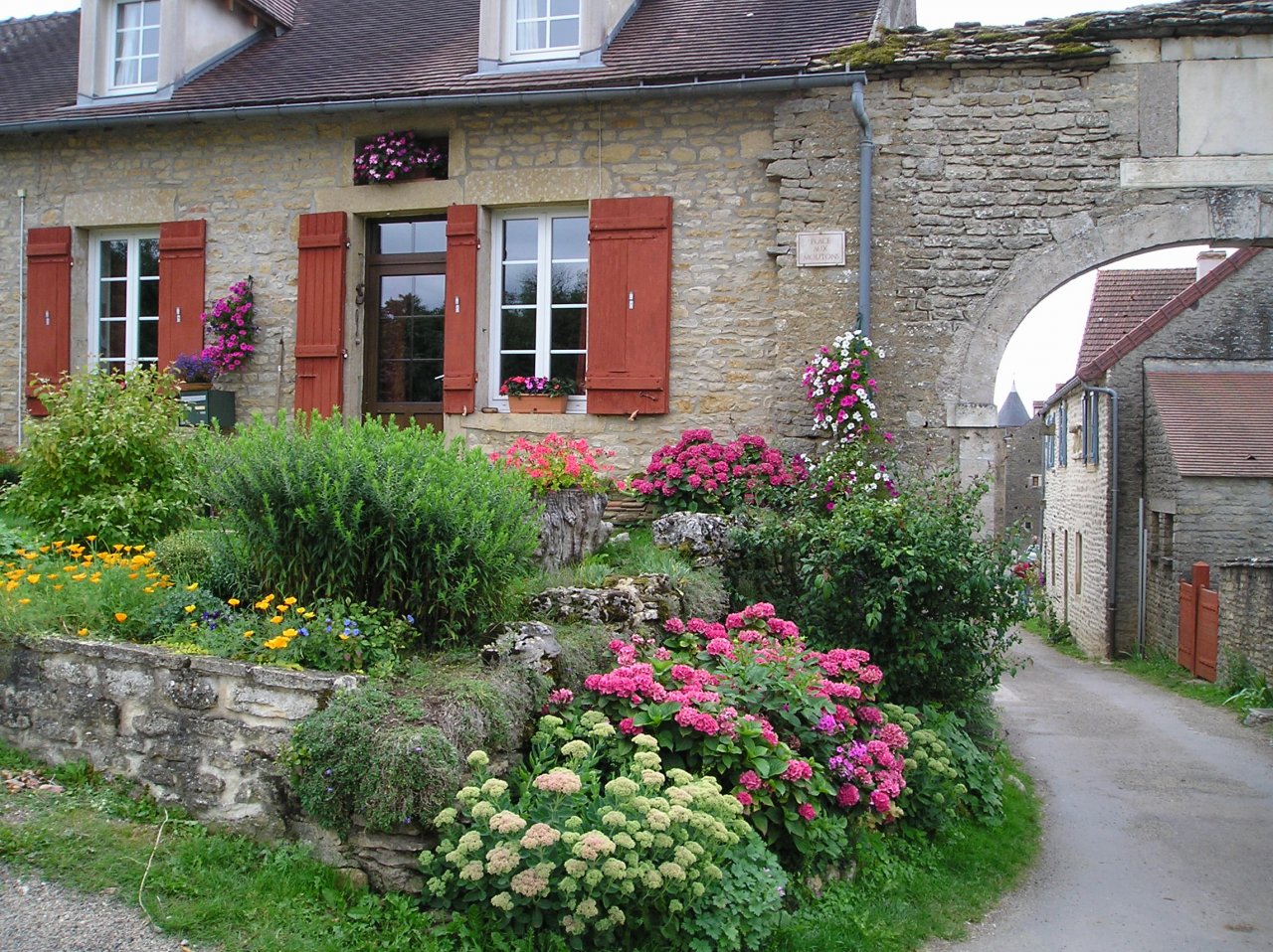 Wallpapers Constructions and architecture Houses chateauneuf-bougogne