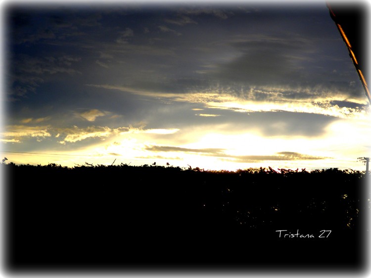 Fonds d'cran Nature Ciel - Nuages Les premiers rayons du soleil...