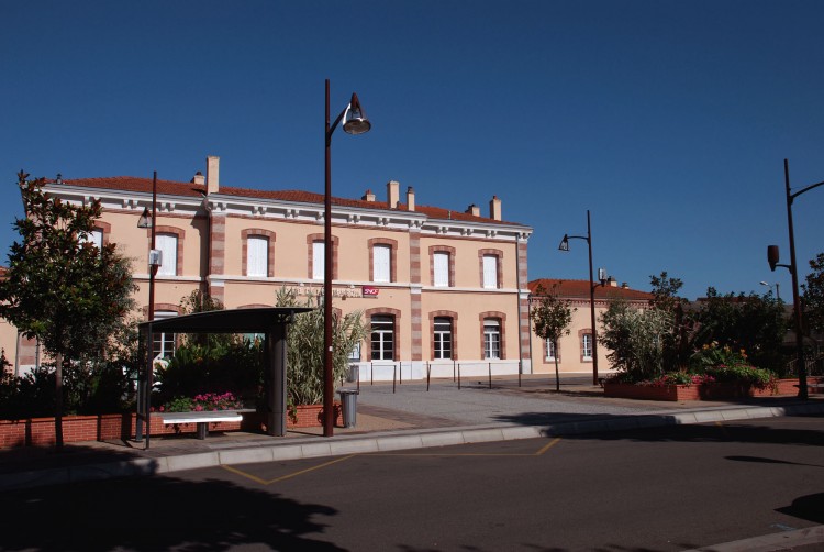 Fonds d'cran Constructions et architecture Gares - Rails Gare de Montbrison Loire 42