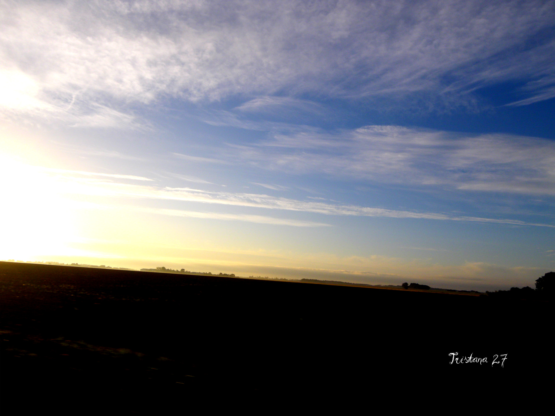 Fonds d'cran Nature Ciel - Nuages Ciel, nuages et champs dans la campagne de Normandie... 