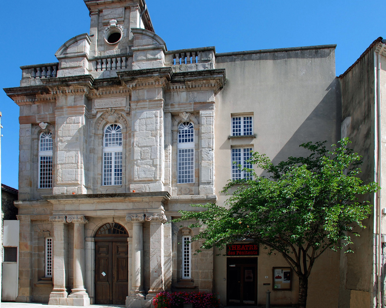 Fonds d'cran Constructions et architecture Edifices theatre des penitents de montbrison loire 42