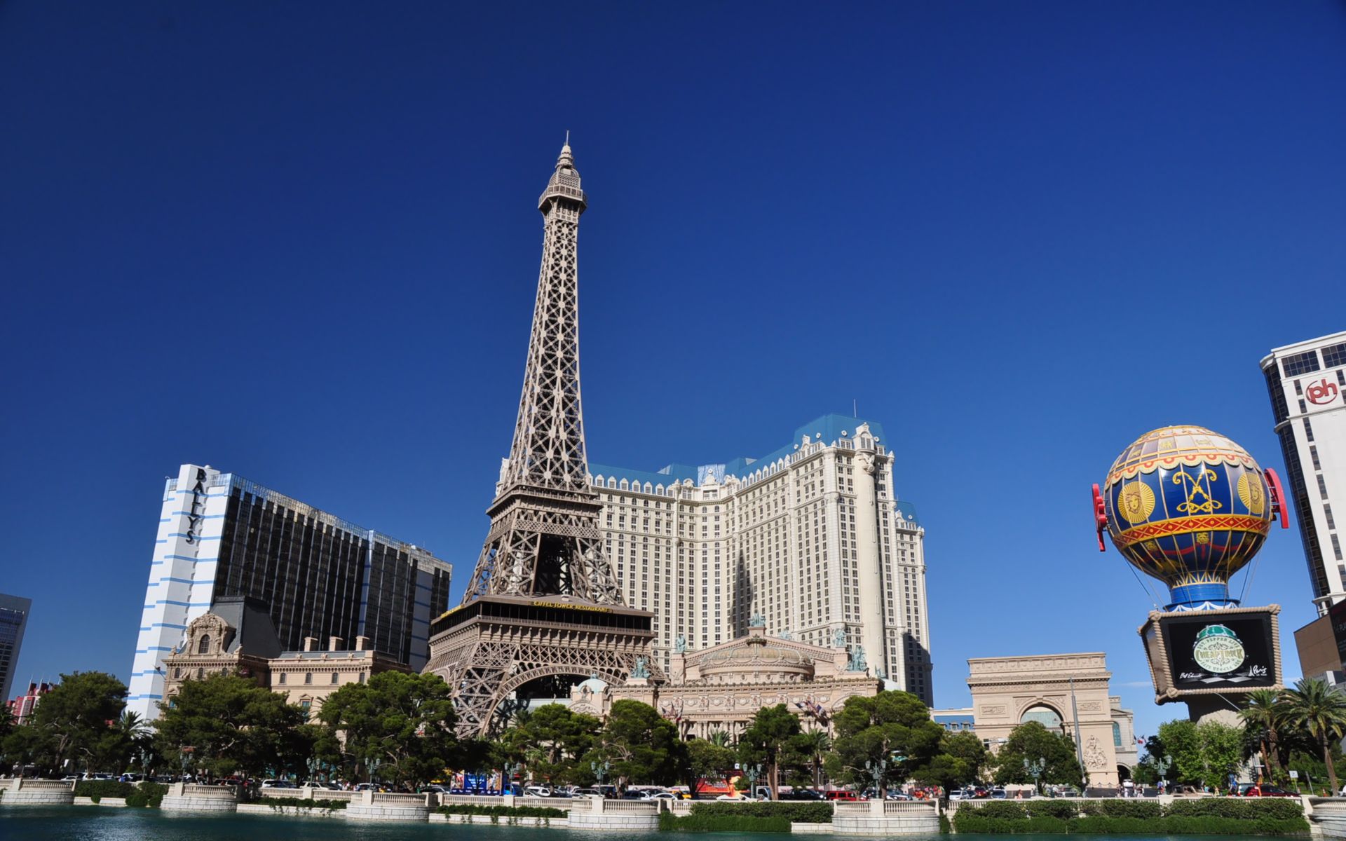 Fonds d'cran Constructions et architecture Grattes-ciel et Immeubles Htel Le Paris -Las Vegas-