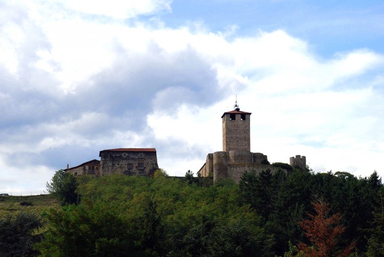 Fonds d'cran Constructions et architecture Edifices Religieux Prieur du pic de Montverdun ;Loire 42