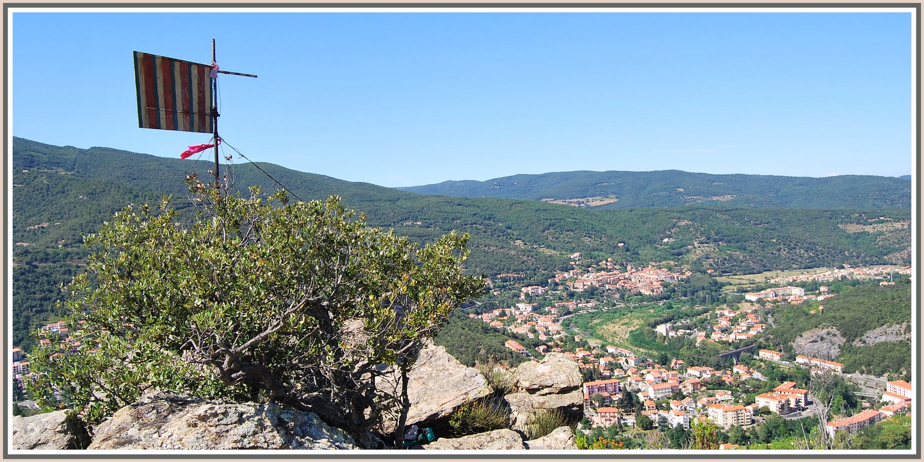 Fonds d'cran Voyages : Europe France > Languedoc-Roussillon Amlie les bains (66) Vue du Drapeau