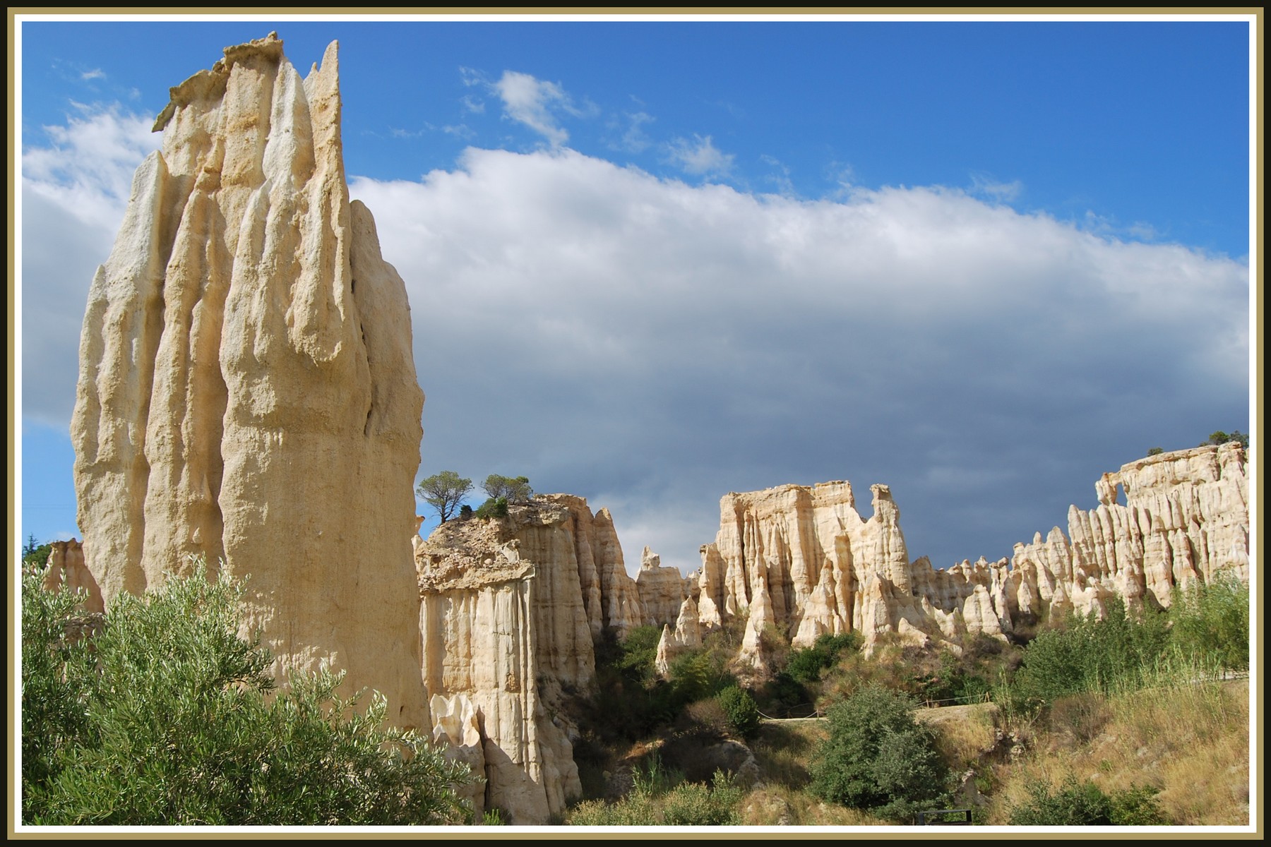 Fonds d'cran Nature Roches - Pierres - Sables Les Orgues - Ille sur Tt (66)