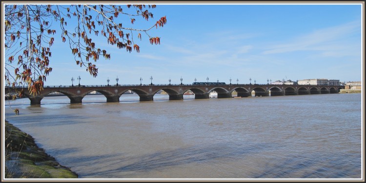 Fonds d'cran Constructions et architecture Ponts - Aqueducs Bordeaux - Le pont de pierres