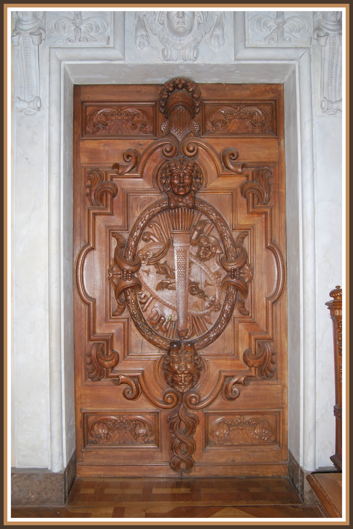 Wallpapers Constructions and architecture Doors - Windows - Porch Chateau de Fontainebleau - Une porte