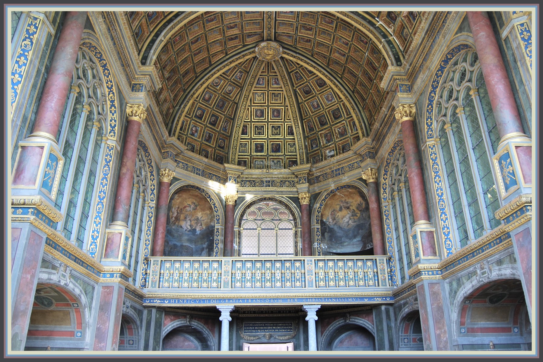 Fonds d'cran Constructions et architecture Chteaux - Palais Chateau de Fontainebleau - Chapelle