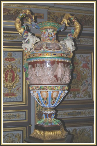 Fonds d'cran Objets Dcoration Chateau de Fontainebleau - Un vase