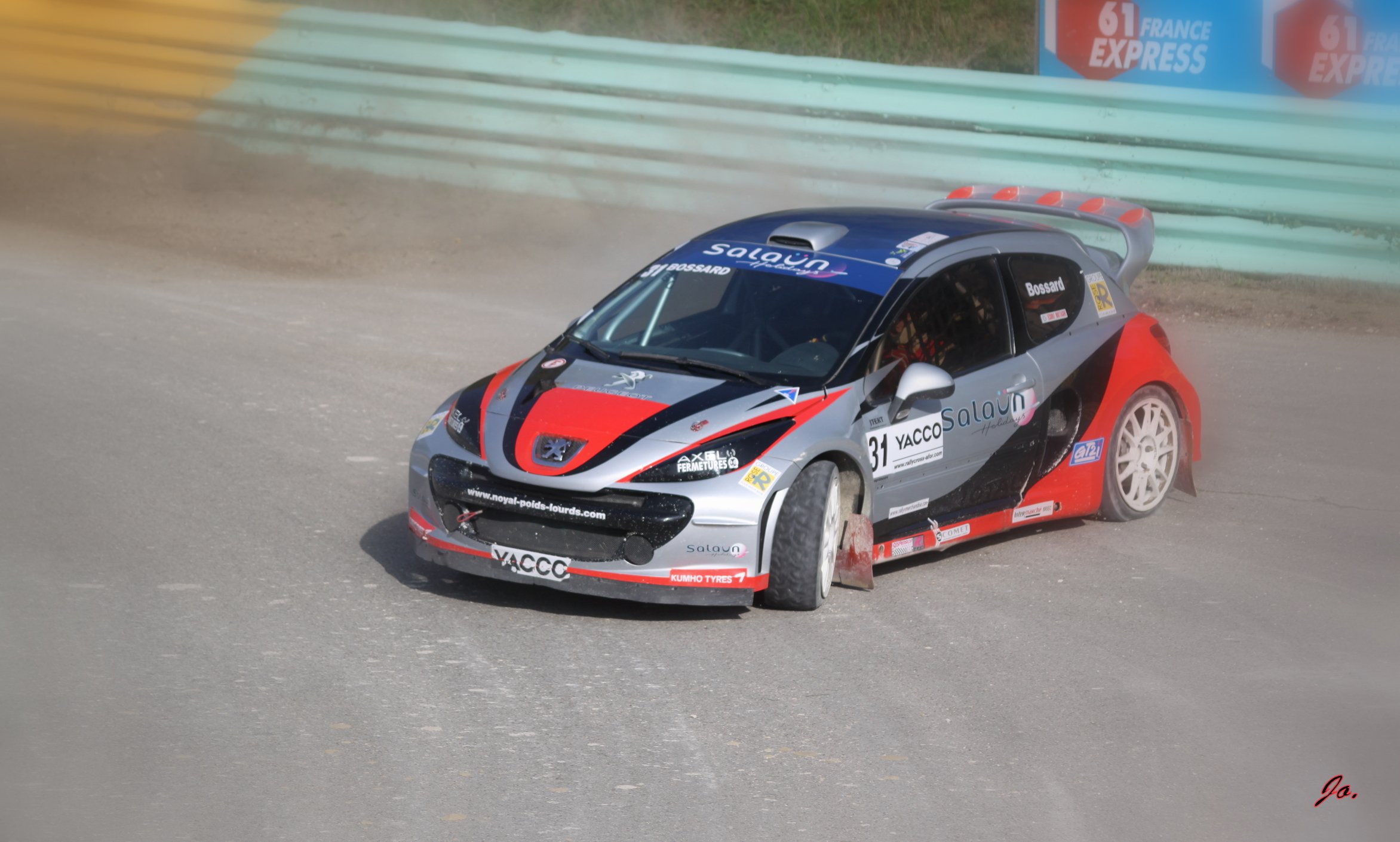 Fonds d'cran Voitures Peugeot Peugeot 207 WRC en glisse