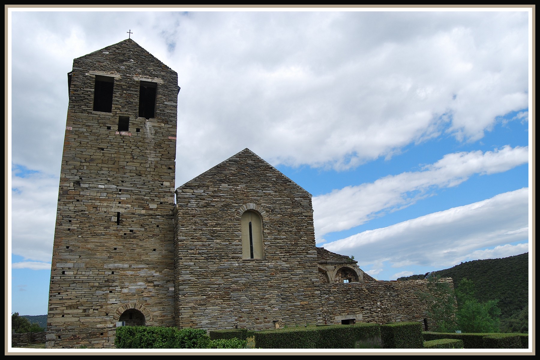 Fonds d'cran Constructions et architecture Edifices Religieux Prieur de Serrabona (66)