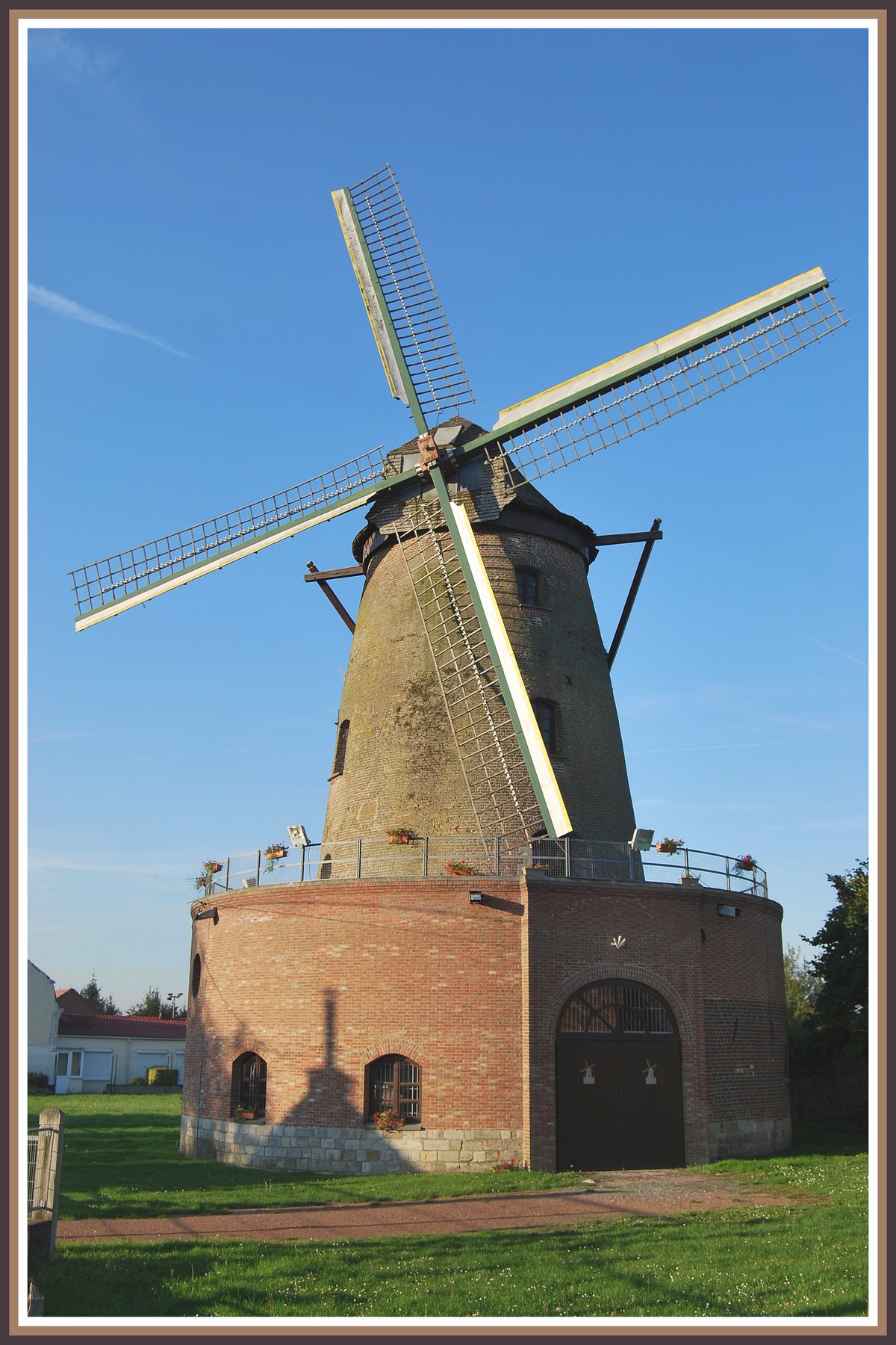 Fonds d'cran Constructions et architecture Moulins - Eoliennes St-Amand les eaux (59) - Le Moulin Blanc