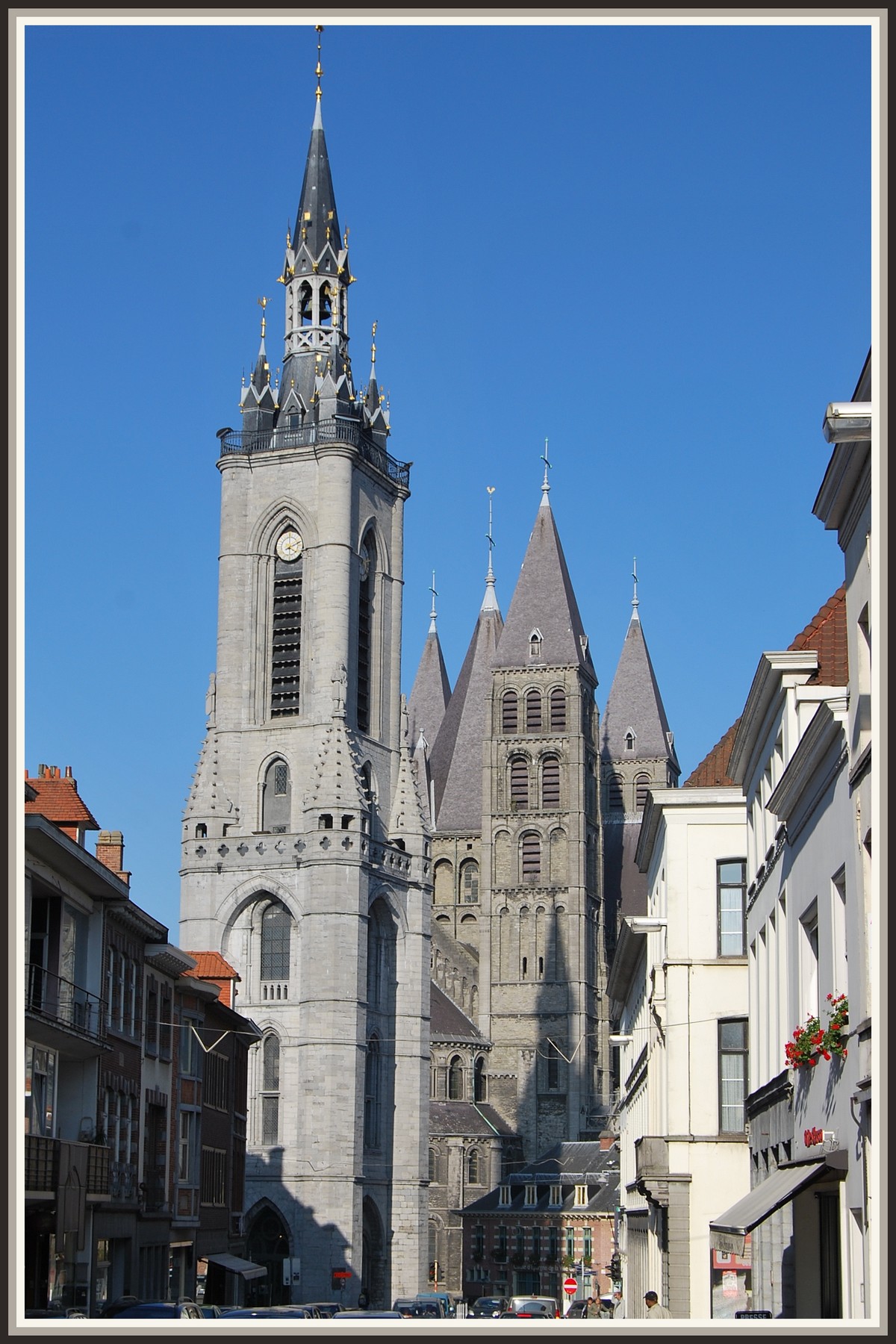 Fonds d'cran Constructions et architecture Edifices Religieux Tournai (Belgique) - Cathdrale et beffroi