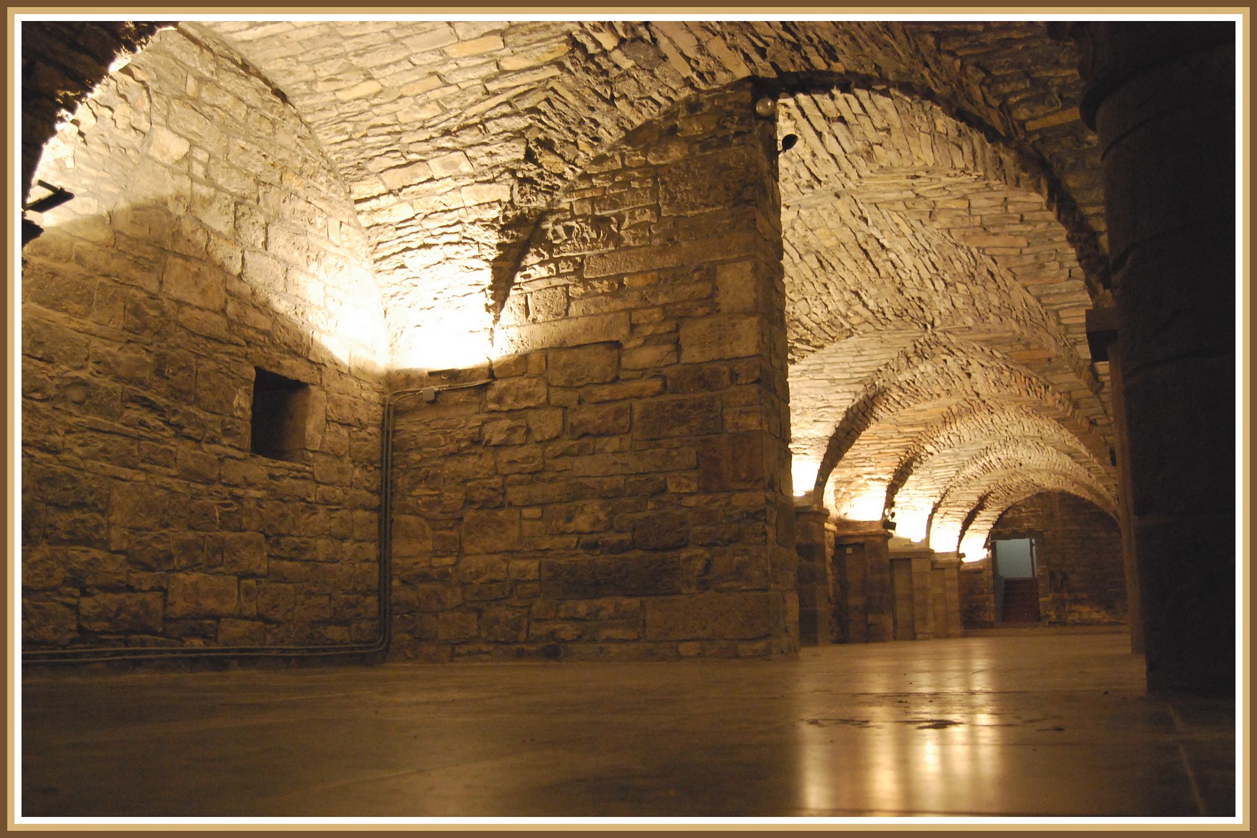 Fonds d'cran Voyages : Europe Belgique Tournai (Belgique) - Crypte de l'Htel de Ville