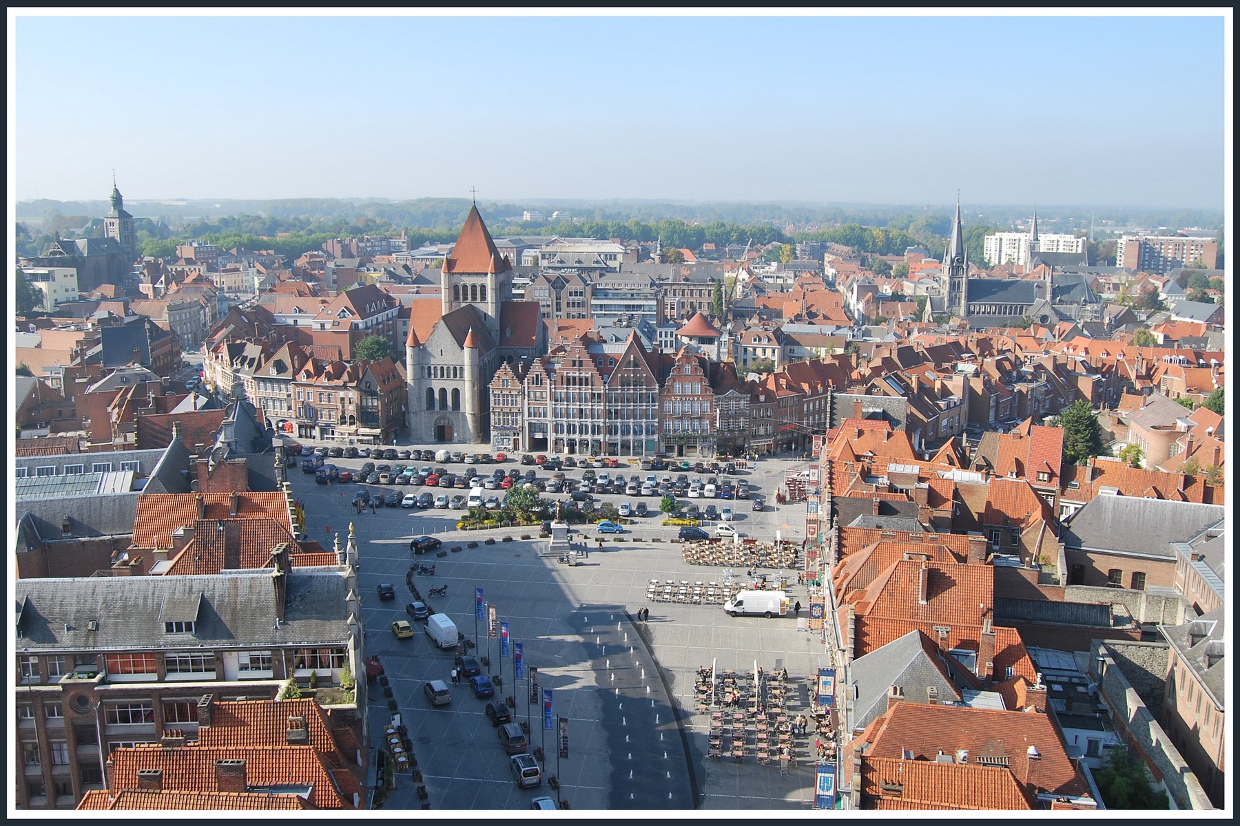 Fonds d'cran Voyages : Europe Belgique Tournai (Belgique) - La grand-Place vue du beffroi