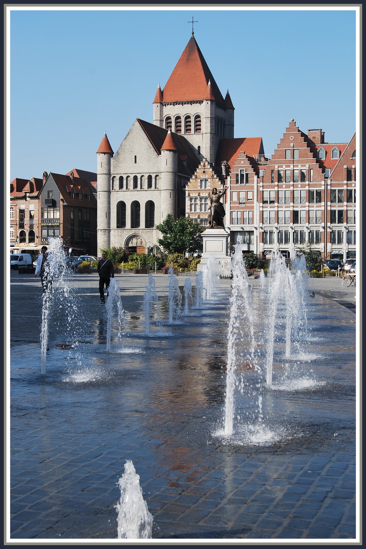 Wallpapers Trips : Europ Belgium Tournai (Belgique) - Les jets d'eau sur la Gd-Place