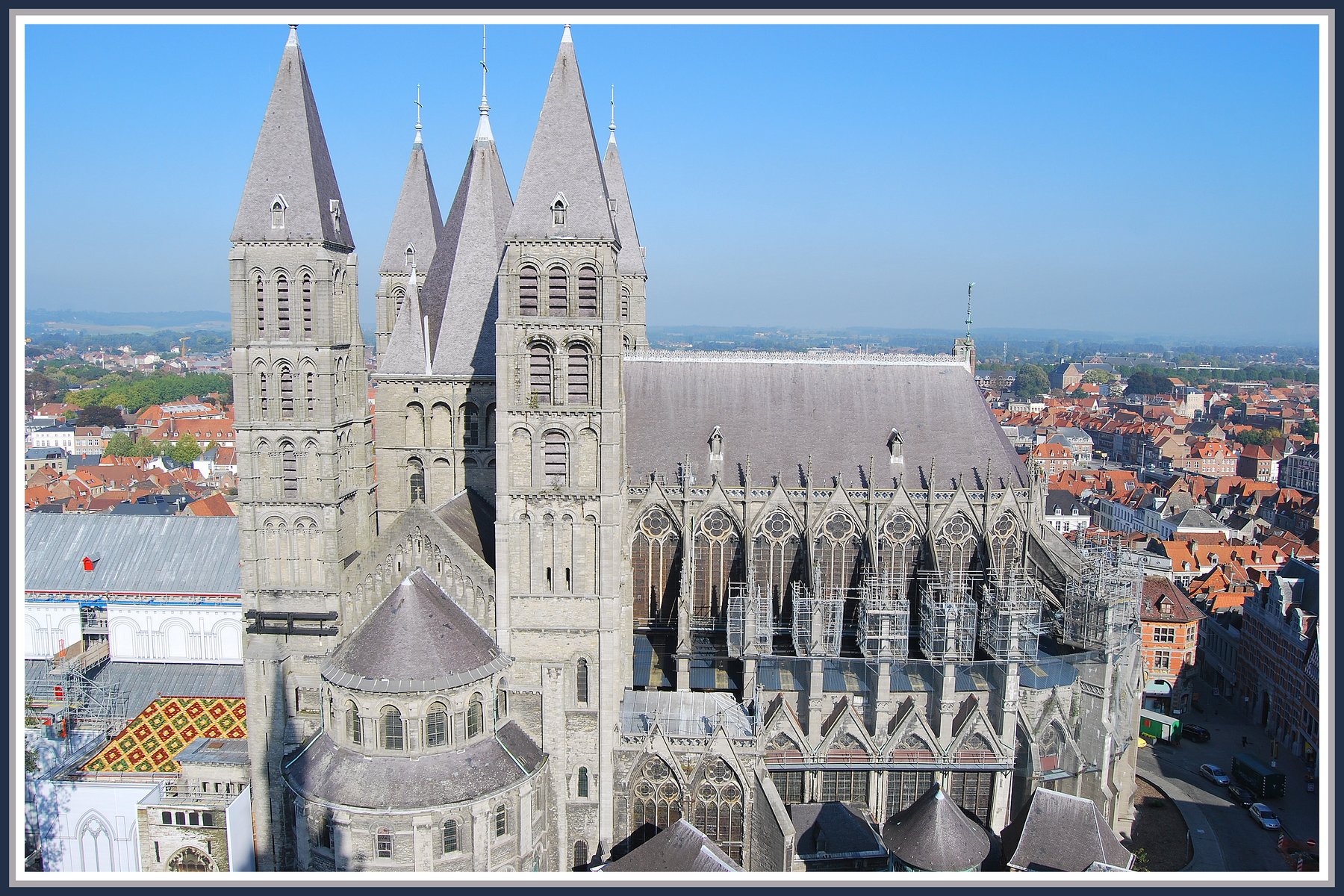 Fonds d'cran Constructions et architecture Edifices Religieux Tournai (Belgique) - Notre-Dame vue du beffroi