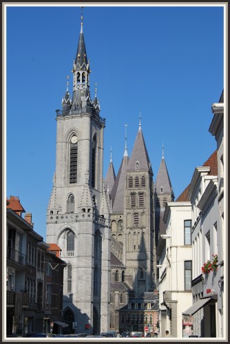 Fonds d'cran Constructions et architecture Edifices Religieux Tournai (Belgique) - Cathdrale et beffroi