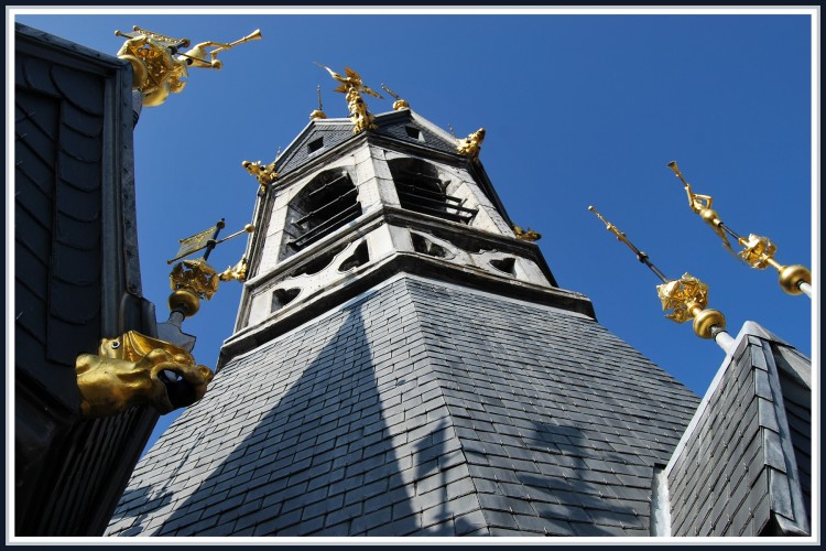 Fonds d'cran Constructions et architecture Edifices Religieux Tournai (Belgique) - Le haut du beffroi