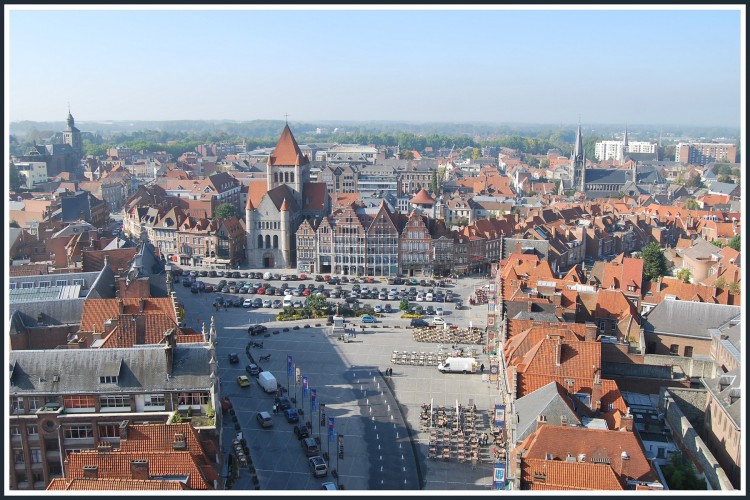 Fonds d'cran Voyages : Europe Belgique Tournai (Belgique) - La grand-Place vue du beffroi