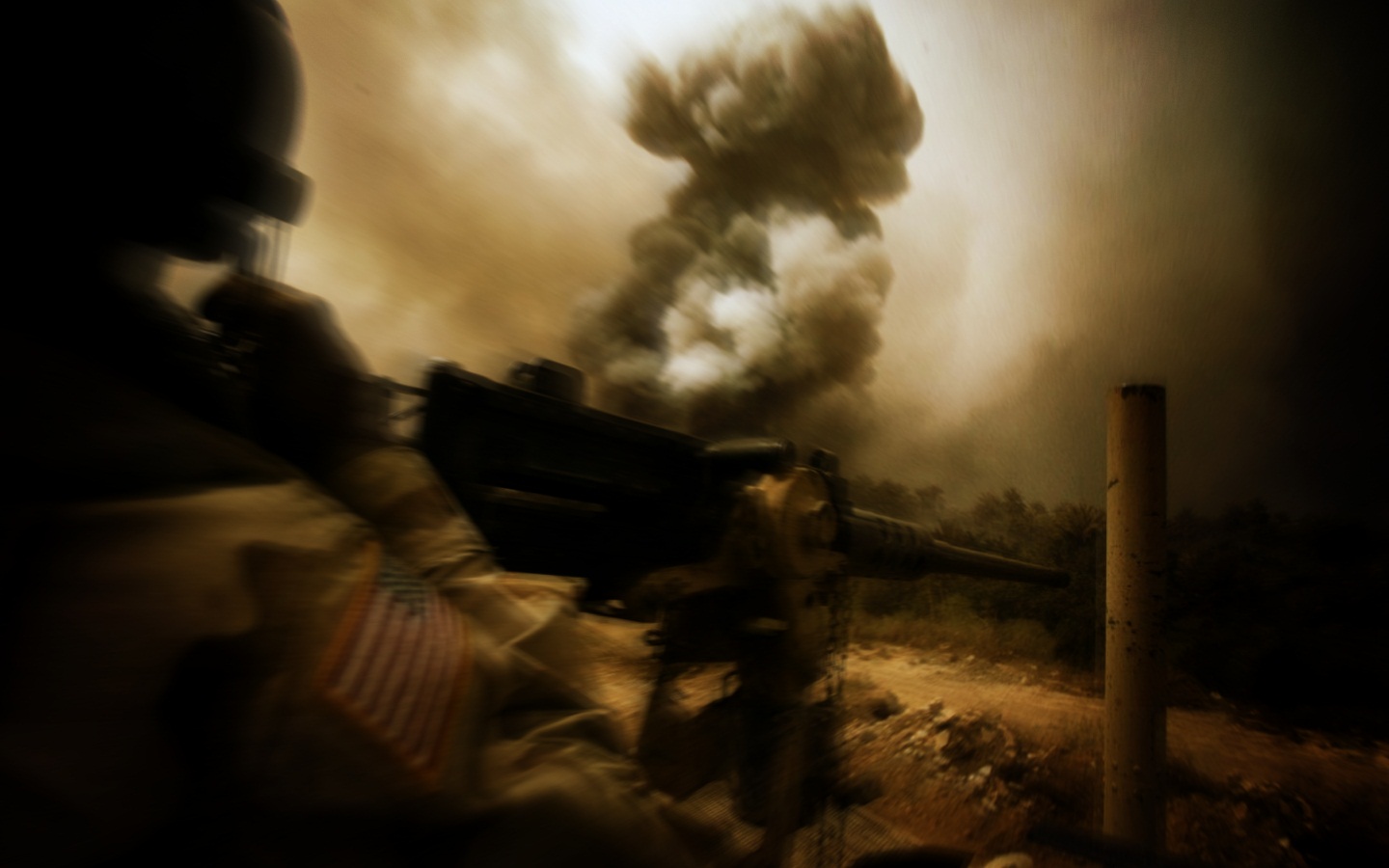 Wallpapers Video Games Call of Duty : Modern Warfare Defending on a Jeep