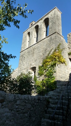 Fonds d'cran Constructions et architecture Edifices Religieux clocher de l'glise romane  Balazuc dans l'Ardche