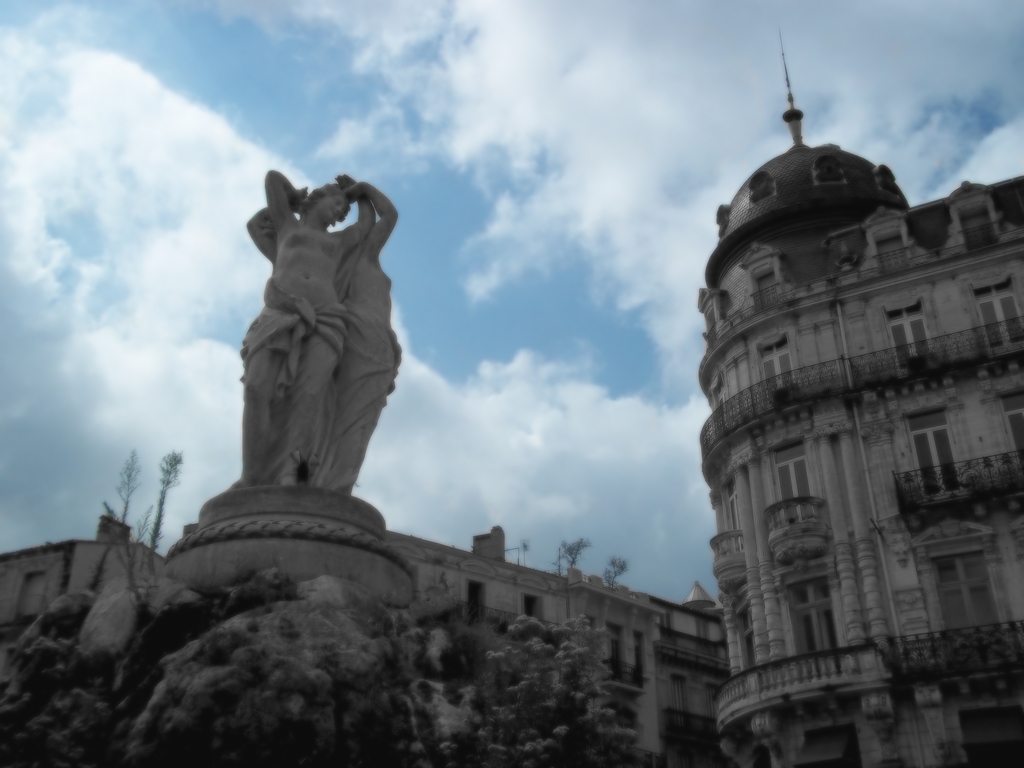 Fonds d'cran Voyages : Europe France > Languedoc-Roussillon Ciel bleu sur les 3 grces