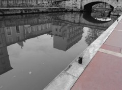 Wallpapers Constructions and architecture Rouge sur le canal de Narbonne